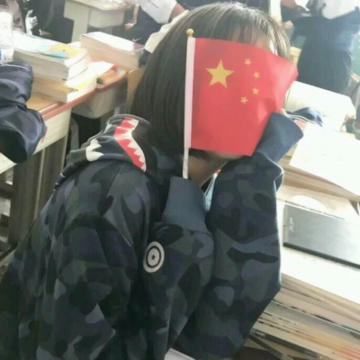 微信头像图片带五星红旗的女生