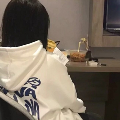 微博很火的女生头像图片