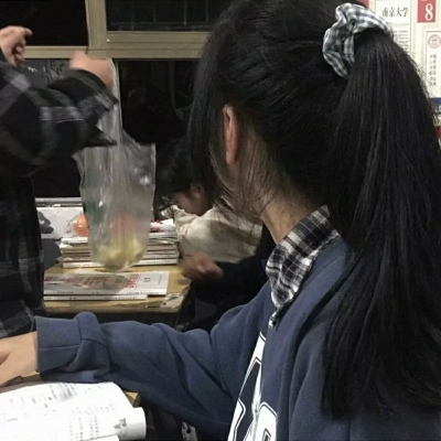 微博很火的女生头像图片