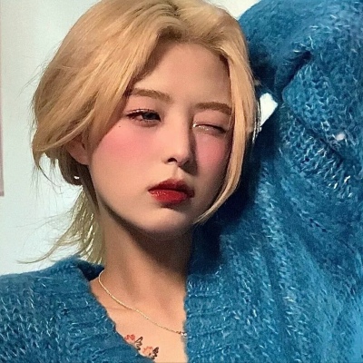 微博很火的女生头像图片