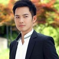 Mature and handsome working man with high profile WeChat avatar picture