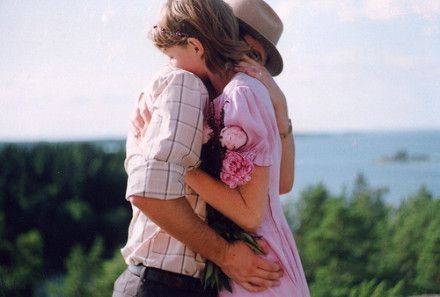 Happy Hug Beautiful European and American Couple Pictures