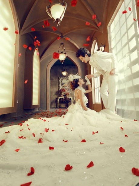 No girl can resist the temptation of wedding dress