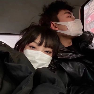 A fresh and cute couple's avatar
