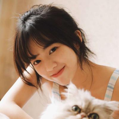 QQ girl's avatar is literary and fresh