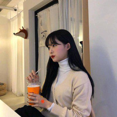 Aesthetic pictures of cute and playful girls' avatars