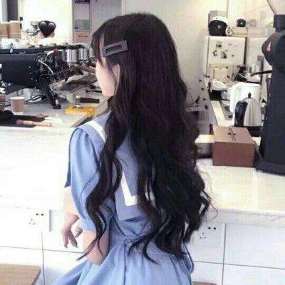 QQ back avatar girl with long hair