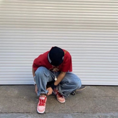 High-definition super cool avatar pictures of mournful boys on the street