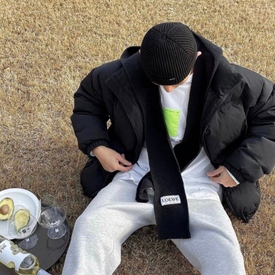 High-definition super cool avatar pictures of mournful boys on the street