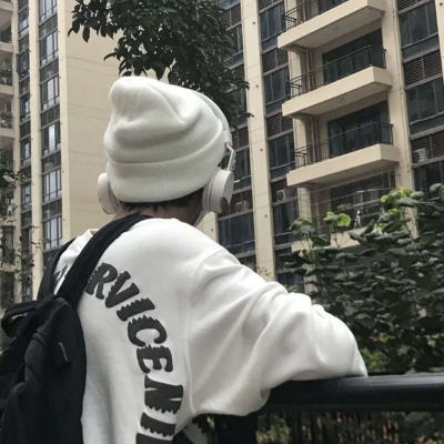 Boy's WeChat avatar is cold and real person does not show his face picture