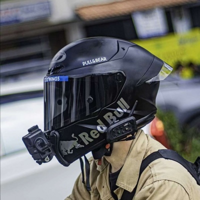 High-definition pictures of handsome and cool real-life knight avatars of boys wearing helmets