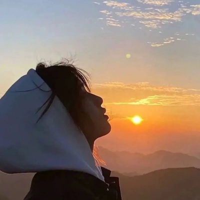 HD beautiful girl WeChat avatar sunrise picture