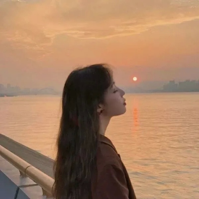 HD beautiful girl WeChat avatar sunrise picture