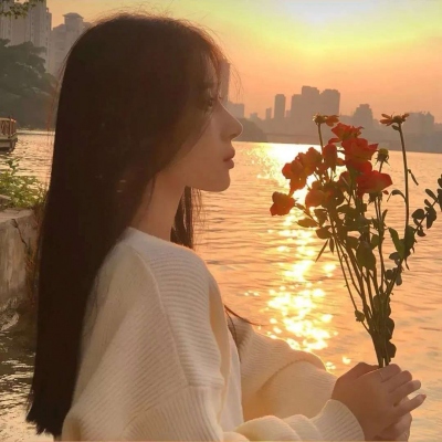 High-definition beautiful and super beautiful sunset girl avatar picture