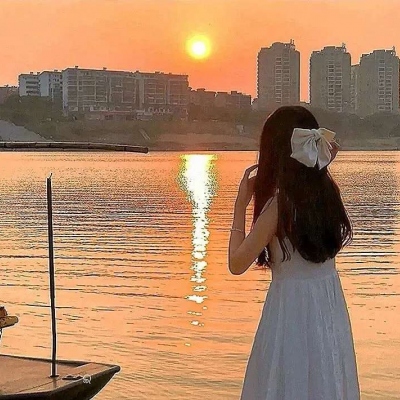 High-definition beautiful and super beautiful sunset girl avatar picture