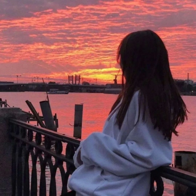 High-definition beautiful and super beautiful sunset girl avatar picture