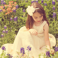 Beautiful European and American beautiful and cute little girl avatar pictures