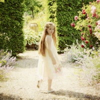 Beautiful European and American beautiful and cute little girl avatar pictures