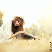 Fresh and good-looking girl avatars, beautiful sunny and quiet pictures