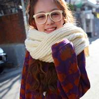 Avatar picture of beautiful girl wearing scarf in winter