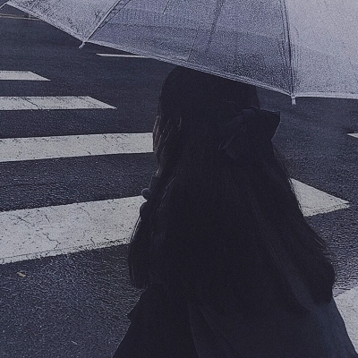 Super artistic high-definition dark pictures of real-life female heads mourning