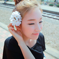 Nice, fresh and beautiful girl avatar with flower pictures