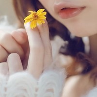 Nice, fresh and beautiful girl avatar with flower pictures