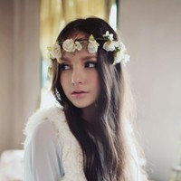 Nice, fresh and beautiful girl avatar with flower pictures