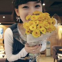 Nice, fresh and beautiful girl avatar with flower pictures