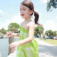 Two pictures of children and sisters' avatars