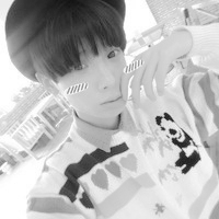 QQ space avatar black and white boy real picture