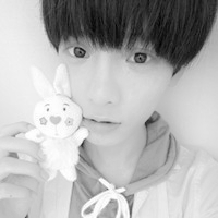 QQ space avatar black and white boy real picture