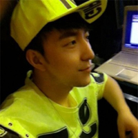 Fashionable QQ avatar pictures of handsome boys wearing hats