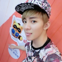 Fashionable QQ avatar pictures of handsome boys wearing hats