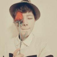 A complete collection of QQ avatar pictures of boys holding roses in hand