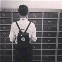 QQ avatar boy's back, handsome and cool black and white picture