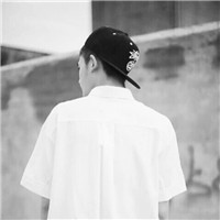 QQ avatar boy's back, handsome and cool black and white picture