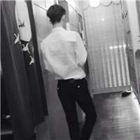 QQ avatar boy's back, handsome and cool black and white picture