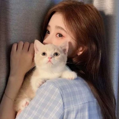 Beautiful ins pictures of girls holding cats