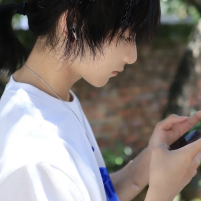 Profile portrait of a boy who is domineering and cool