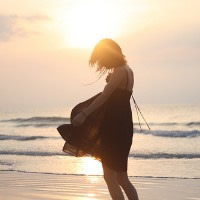 Beautiful sunset artistic conception qq avatar girl picture