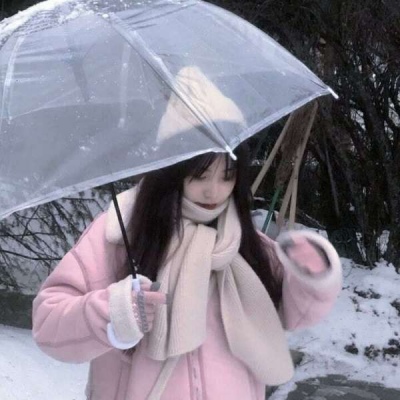 High-definition and clean pictures of good-looking girls' avatars in winter