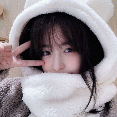 High-definition and clean pictures of good-looking girls' avatars in winter