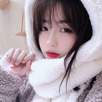 High-definition and clean pictures of good-looking girls' avatars in winter