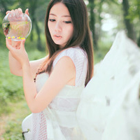 The qq avatar of the beautiful forest girl is fresh, natural and beautiful