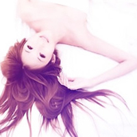 Fresh and beautiful pictures of good-looking girls' avatars lying down