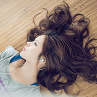 Fresh and beautiful pictures of good-looking girls' avatars lying down