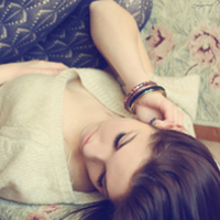 Fresh and beautiful pictures of good-looking girls' avatars lying down