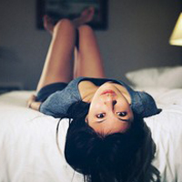 Fresh and beautiful pictures of good-looking girls' avatars lying down