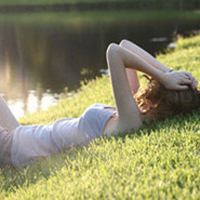 Fresh and beautiful pictures of good-looking girls' avatars lying down